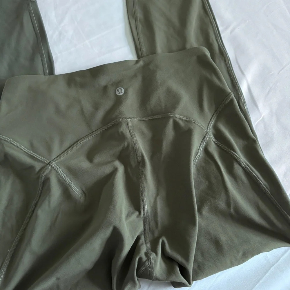 🆕💚 Lululemon Get Centred HR Tight 25” - Green Sage - Picture 6 of 11